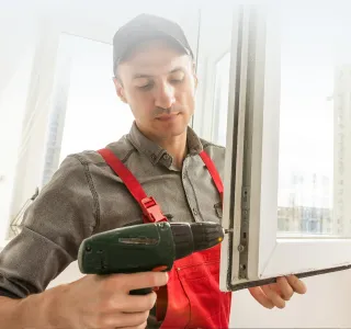 Почему трещат пластиковые окна? - фото